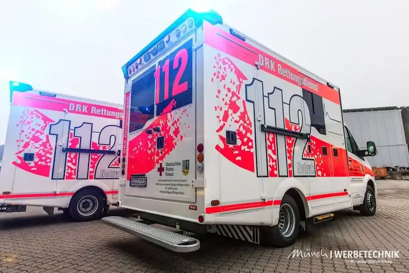 DRK Rettungswagen 112 – Einsatz- & Sonderfahrzeuge von Münch Werbetechnik Siegen