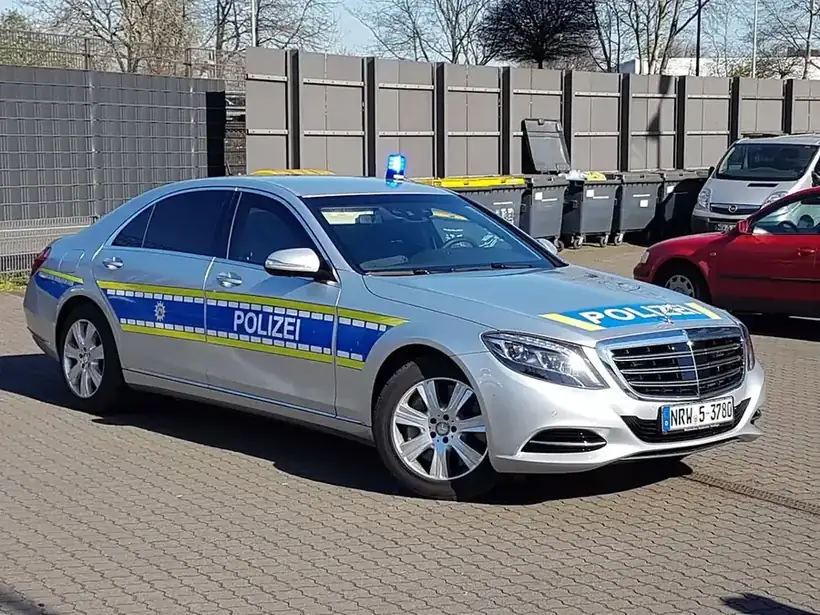 Polizei Mercedes Limousine – Einsatz- & Sonderfahrzeuge von Münch Werbetechnik Siegen