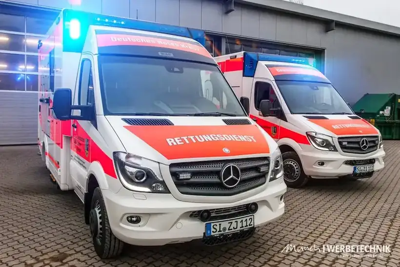 Rettungswagen Blaulicht – Einsatz- & Sonderfahrzeuge von Münch Werbetechnik Siegen