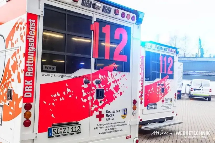 Rettungswagen Heck 112 – Einsatz- & Sonderfahrzeuge von Münch Werbetechnik