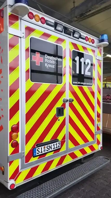RTW Heck 112 Siegen-Nord – Einsatz- & Sonderfahrzeuge von Münch Werbetechnik