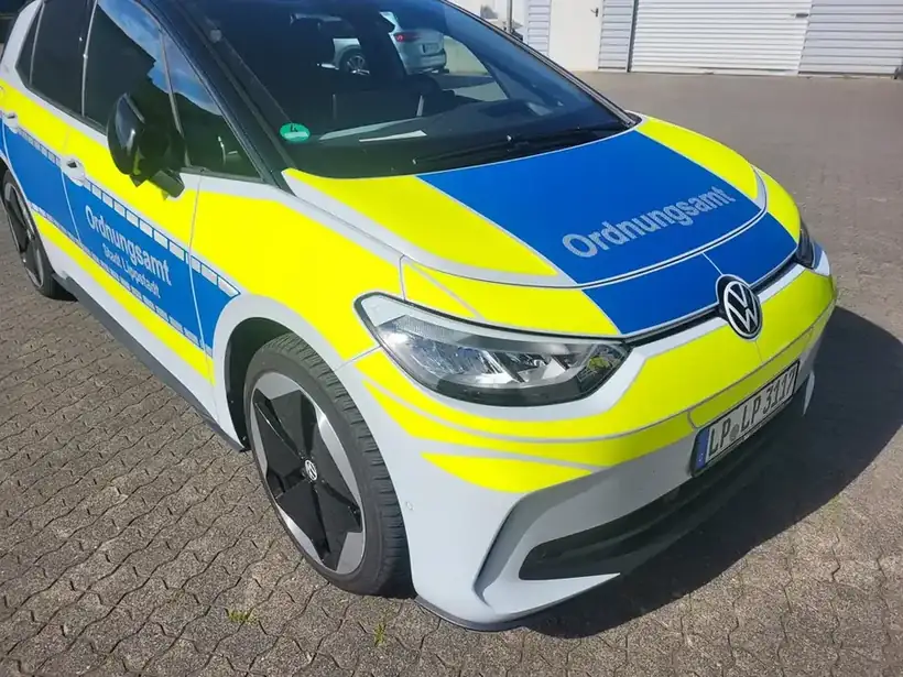 VW ID.3 Ordnungsamt Front – Einsatz- & Sonderfahrzeuge von Münch Werbetechnik