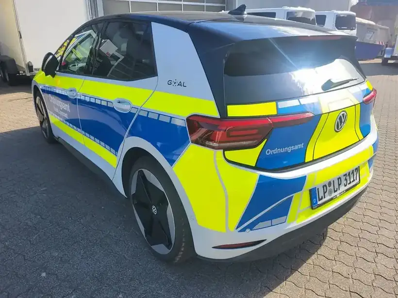 VW ID.3 Ordnungsamt schräg – Einsatz- & Sonderfahrzeuge von Münch Werbetechnik Siegen