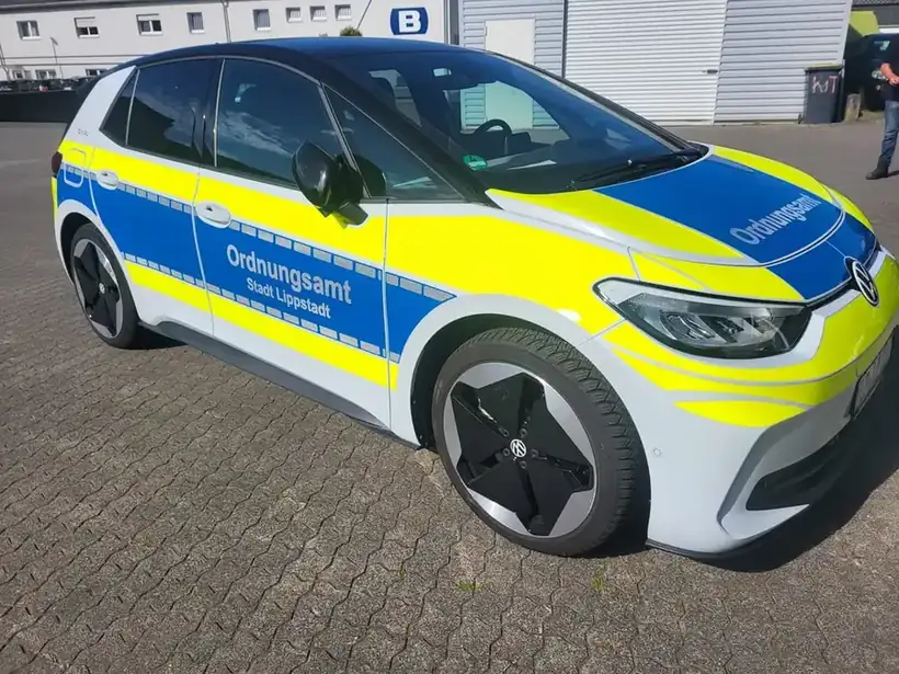 VW ID.3 Ordnungsamt Seitenansicht – Einsatz- & Sonderfahrzeuge von Münch Werbetechnik Siegen