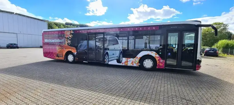 Bus Meiswinkel Seitenansicht – Fahrzeugbeschriftung von Münch Werbetechnik