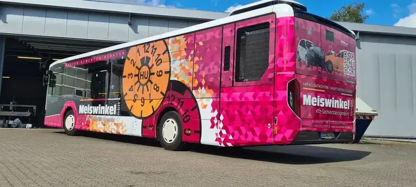 Bus Meiswinkel Vollfolierung – Fahrzeugbeschriftung von Münch Werbetechnik Siegen