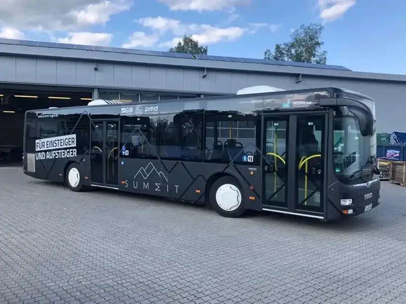 Bus Summit Front – Fahrzeugbeschriftung von Münch Werbetechnik Siegen