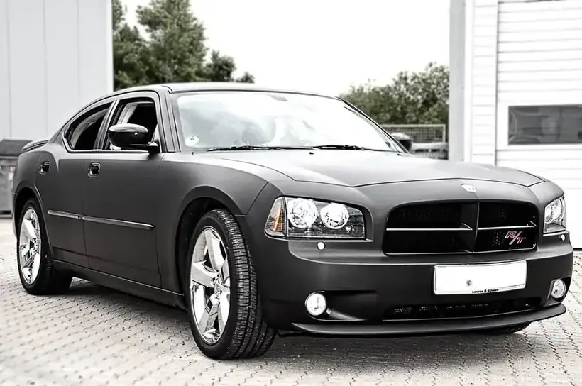 Dodge Charger Vollfolierung matt – Fahrzeugbeschriftung von Münch Werbetechnik