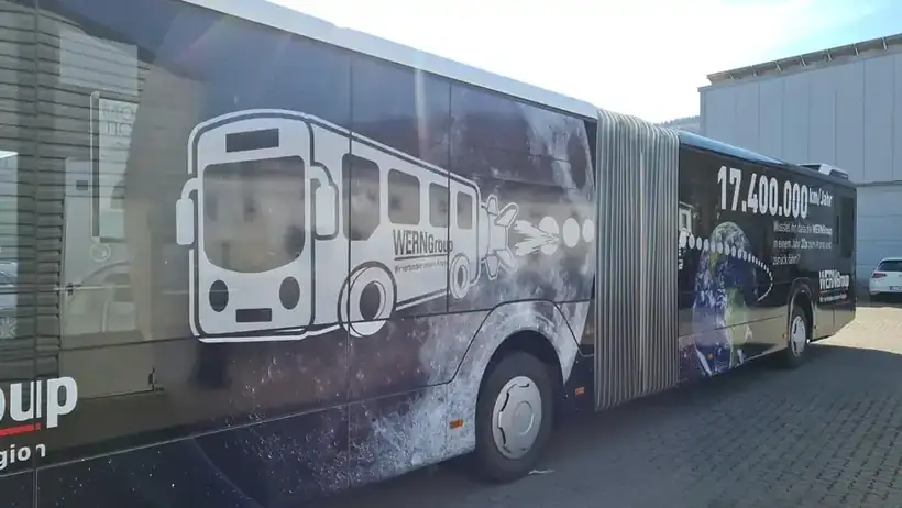 Gelenkbus Folierung Detail – Fahrzeugbeschriftung von Münch Werbetechnik Siegen