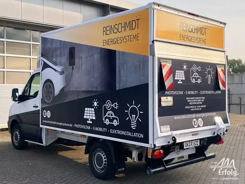 Koffer-LKW Reinschmidt Energiesysteme – Fahrzeugbeschriftung von Münch Werbetechnik Siegen