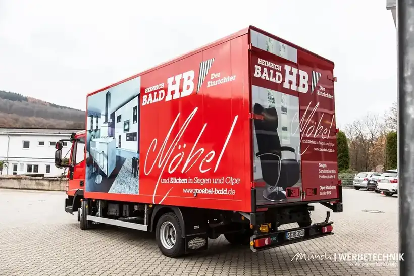 LKW Bald Möbel Heck – Fahrzeugbeschriftung von Münch Werbetechnik Siegen
