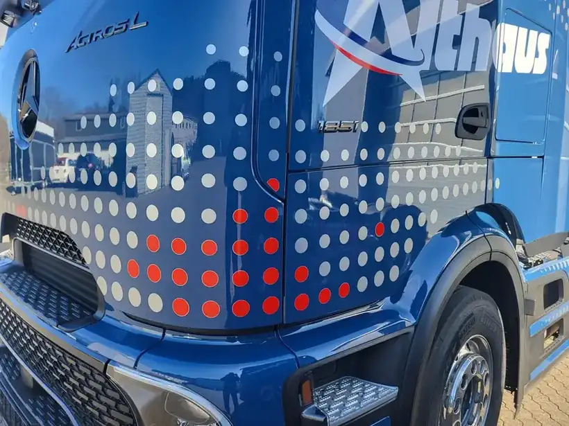 LKW-Front Punktdesign Althaus – Fahrzeugbeschriftung von Münch Werbetechnik Siegen