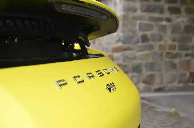 Porsche 911 Heckschriftzug – Fahrzeugbeschriftung von Münch Werbetechnik Siegen
