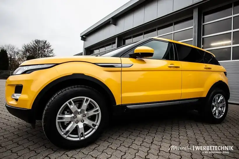 Range Rover Evoque Gelbfolierung – Fahrzeugbeschriftung von Münch Werbetechnik Siegen