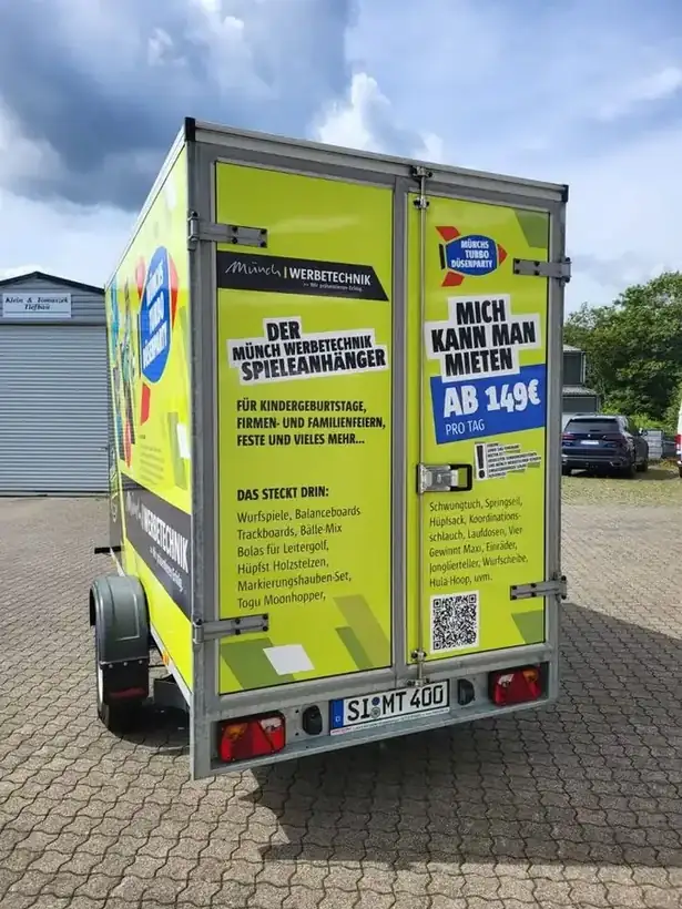 Spielanhänger Beschriftung Münch – Fahrzeugbeschriftung von Münch Werbetechnik Siegen