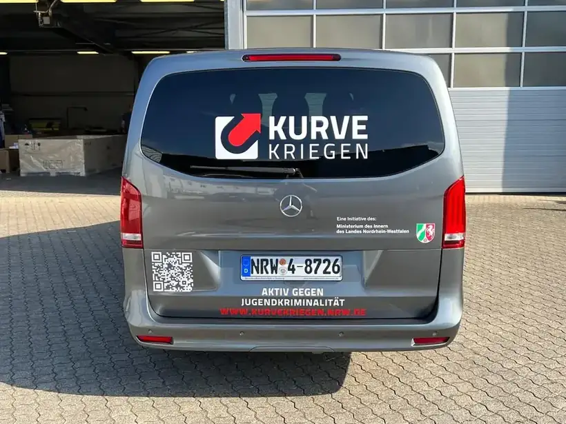 Transporter Heck Kurve Kriegen – Fahrzeugbeschriftung von Münch Werbetechnik Siegen
