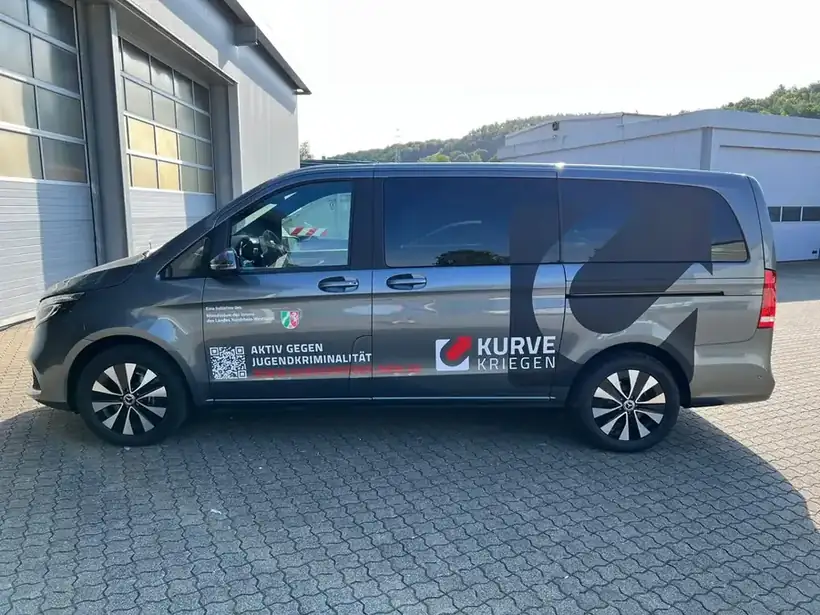Transporter Kurve Kriegen Seite – Fahrzeugbeschriftung von Münch Werbetechnik Siegen