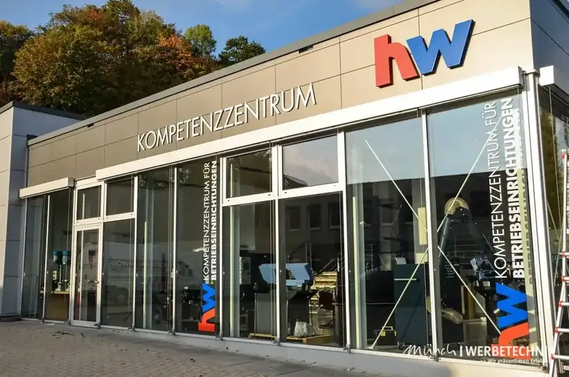 Fassadenbeschriftung hw Kompetenzzentrum – Glas, Fassade & Gebäude von Münch Werbetechnik Siegen