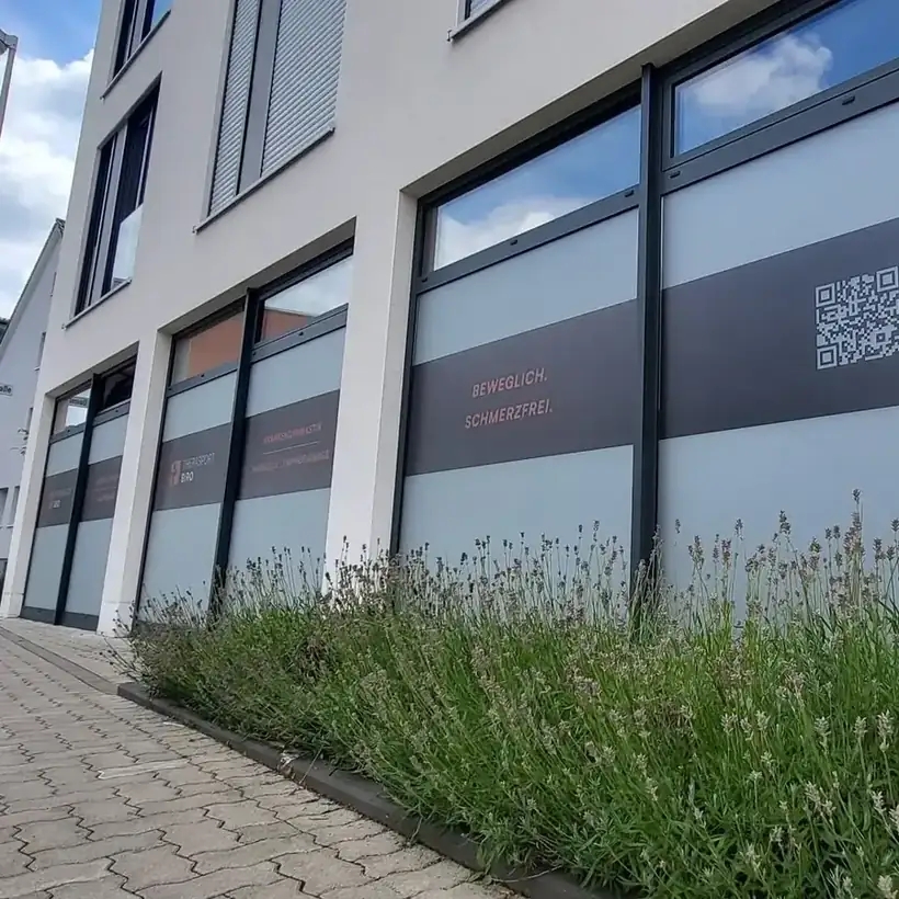 Fensterfolierung Therasport BIRO – Glas, Fassade & Gebäude von Münch Werbetechnik Siegen