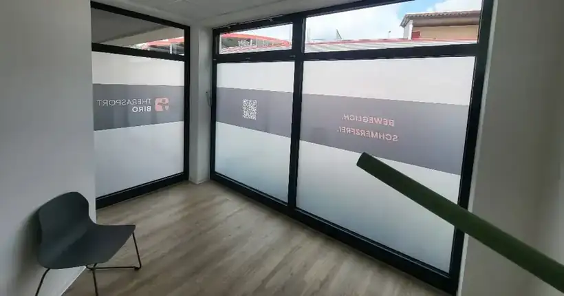 Glaswandfolierung Praxis – Glas, Fassade & Gebäude von Münch Werbetechnik Siegen