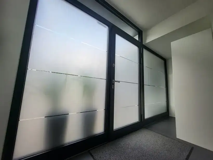 Sichtschutzfolie Bürotrennwand – Glas, Fassade & Gebäude von Münch Werbetechnik Siegen