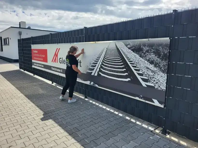 Zaunbanner Gleiskraft lang – Glas, Fassade & Gebäude von Münch Werbetechnik Siegen