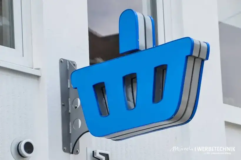 Ausleger Logo picknicker – Licht- & Außenwerbung von Münch Werbetechnik Siegen