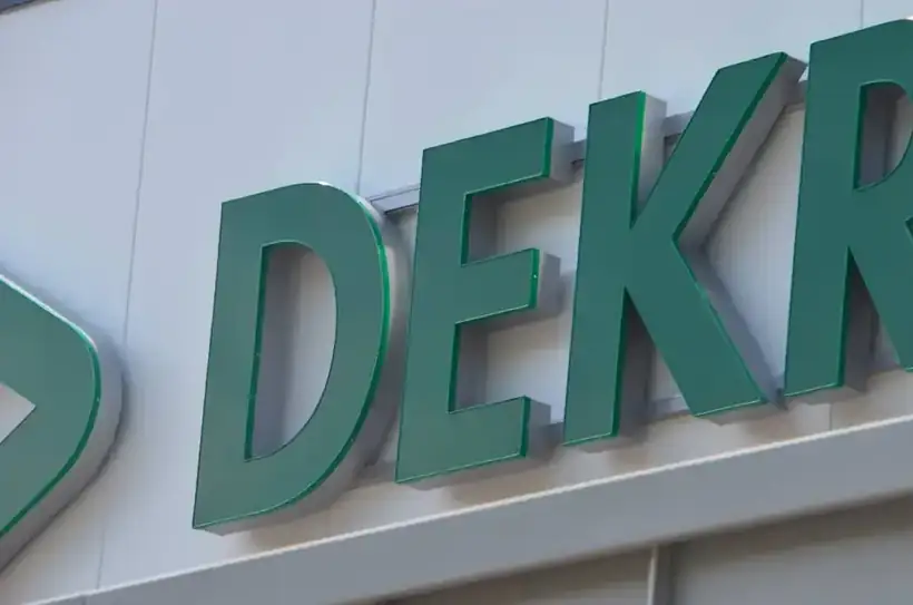 DEKRA Profilbuchstaben – Licht- & Außenwerbung von Münch Werbetechnik Siegen