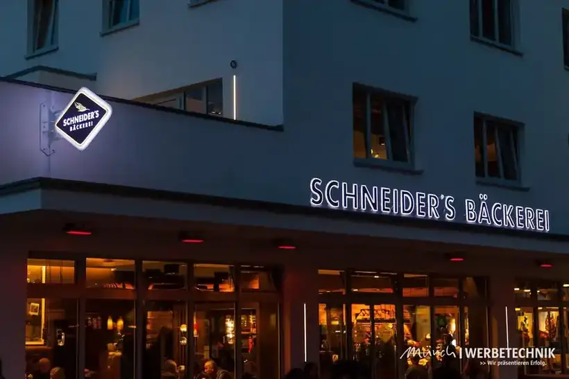 Fassade Leuchtschrift Bäckerei – Licht- & Außenwerbung von Münch Werbetechnik Siegen