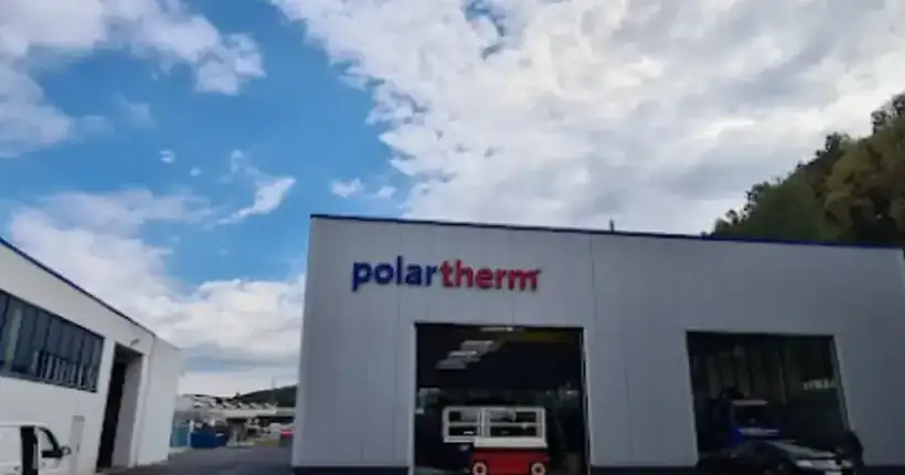 Fassadenschriftzug polartherm – Licht- & Außenwerbung von Münch Werbetechnik Siegen