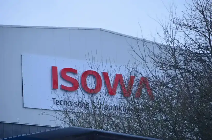ISOWA Hallenwerbung Fassade – Licht- & Außenwerbung von Münch Werbetechnik Siegen