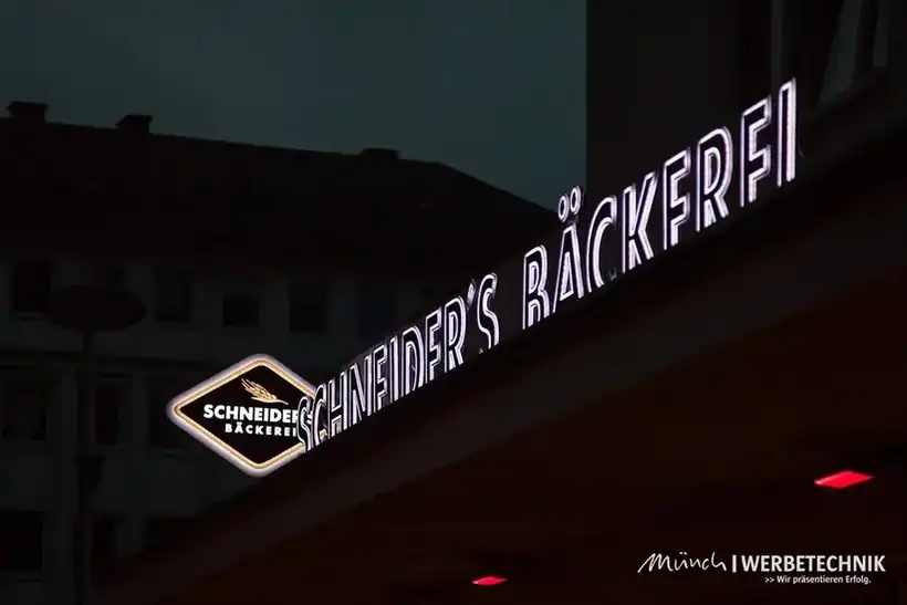 Leuchtwerbung Nacht Bäckerei – Licht- & Außenwerbung von Münch Werbetechnik Siegen