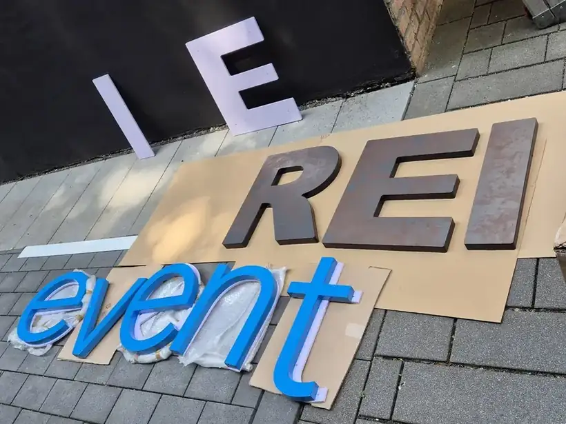 Profilbuchstaben Klempnerei event – Licht- & Außenwerbung von Münch Werbetechnik Siegen