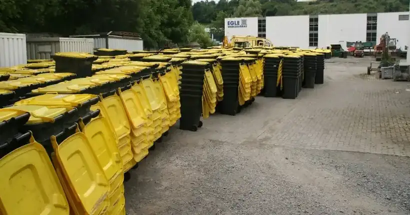 Containerreihe beschriftet – Maschinen & Anlagen von Münch Werbetechnik Siegen