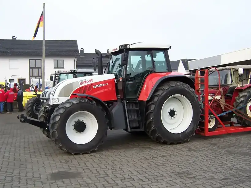 Steyr Traktor – Maschinen & Anlagen von Münch Werbetechnik Siegen